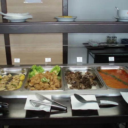 מלון Sirena סאני ביץ'